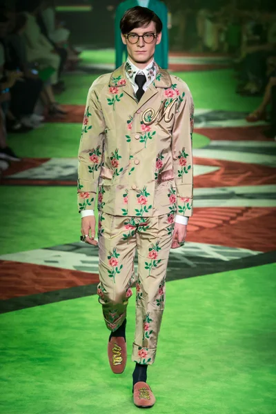 Look 28